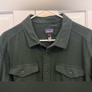 NWOT Patagonia Men's Fjord Flannel - Old Growth Green - L